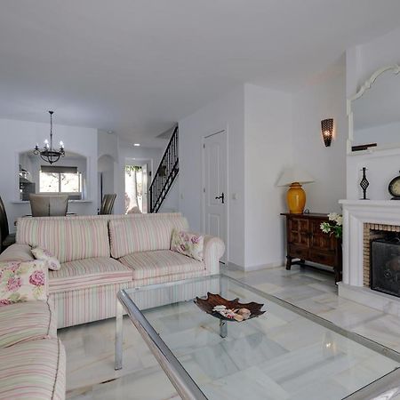 Quaint 2 Bedroom Townhouse With Pool Close To Sea! بينالماذينا المظهر الخارجي الصورة