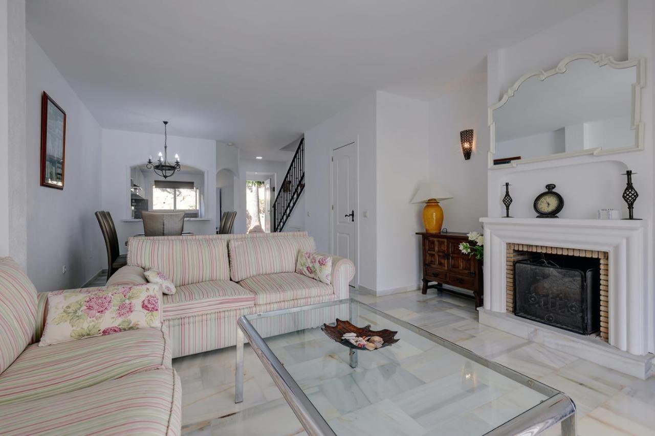 Quaint 2 Bedroom Townhouse With Pool Close To Sea! بينالماذينا المظهر الخارجي الصورة