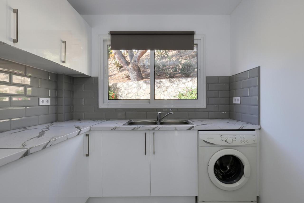 Quaint 2 Bedroom Townhouse With Pool Close To Sea! بينالماذينا المظهر الخارجي الصورة