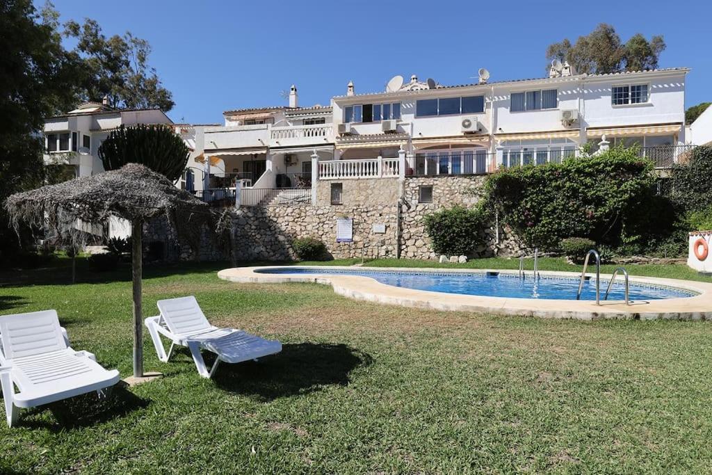 Quaint 2 Bedroom Townhouse With Pool Close To Sea! بينالماذينا المظهر الخارجي الصورة