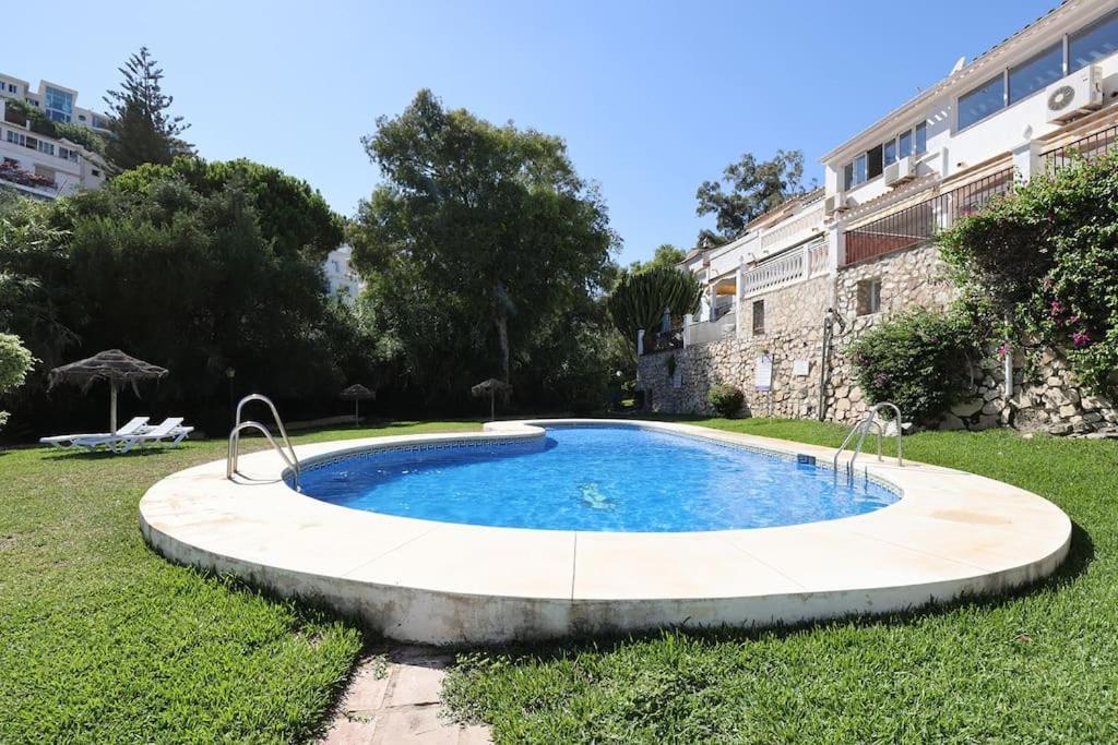 Quaint 2 Bedroom Townhouse With Pool Close To Sea! بينالماذينا المظهر الخارجي الصورة