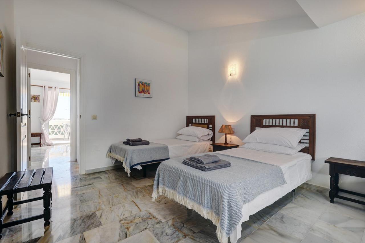 Quaint 2 Bedroom Townhouse With Pool Close To Sea! بينالماذينا المظهر الخارجي الصورة