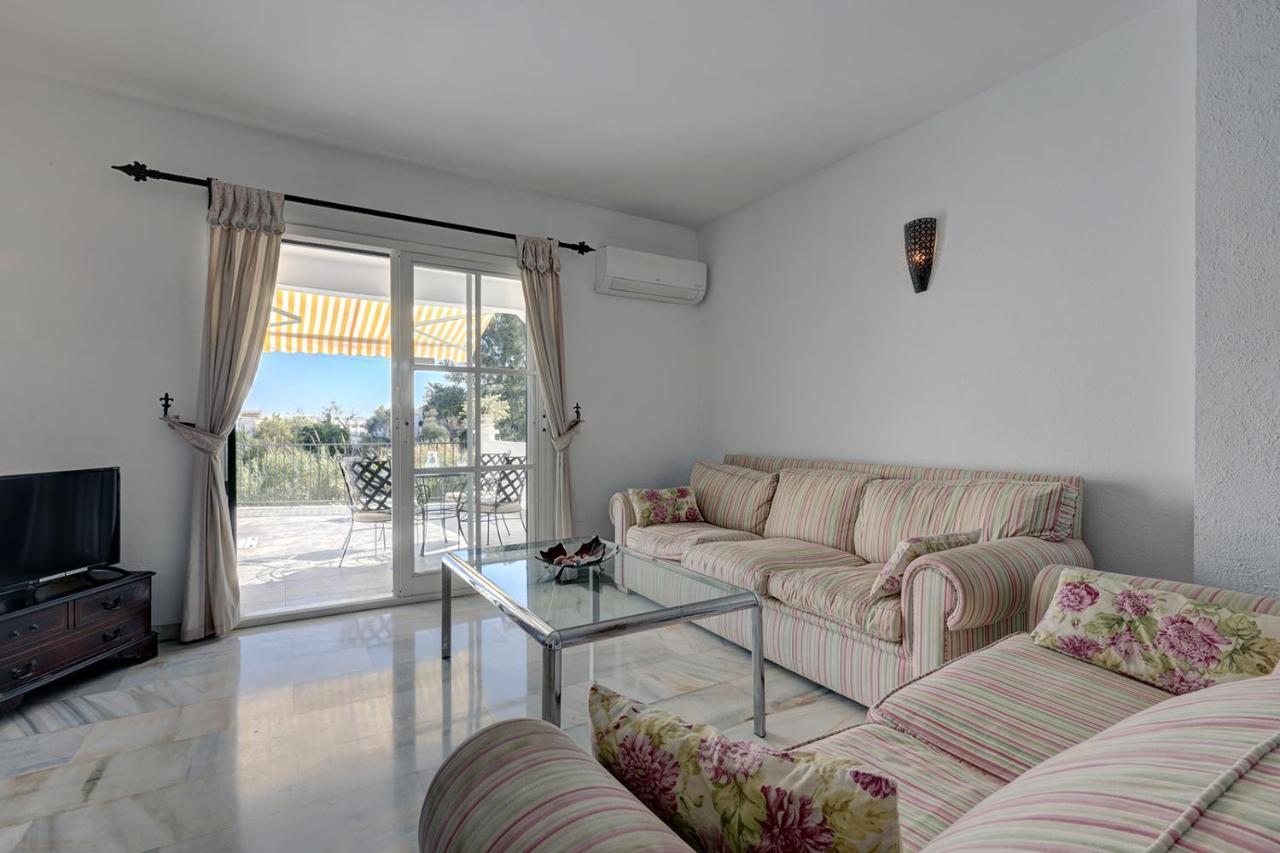 Quaint 2 Bedroom Townhouse With Pool Close To Sea! بينالماذينا المظهر الخارجي الصورة