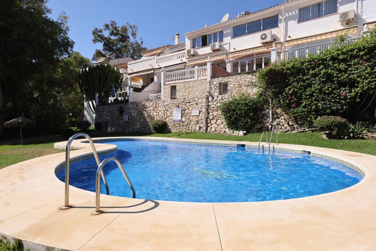 Quaint 2 Bedroom Townhouse With Pool Close To Sea! بينالماذينا المظهر الخارجي الصورة