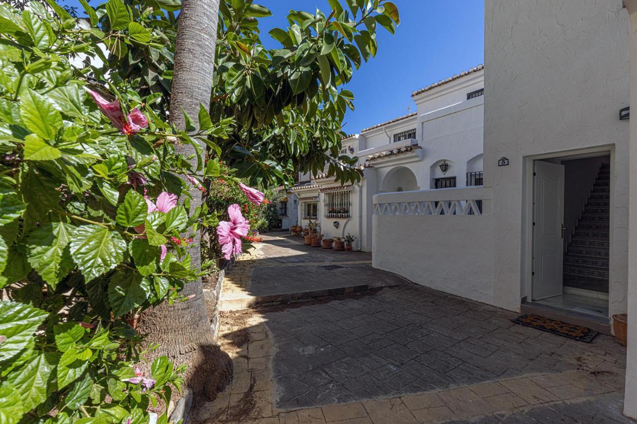 Quaint 2 Bedroom Townhouse With Pool Close To Sea! بينالماذينا المظهر الخارجي الصورة