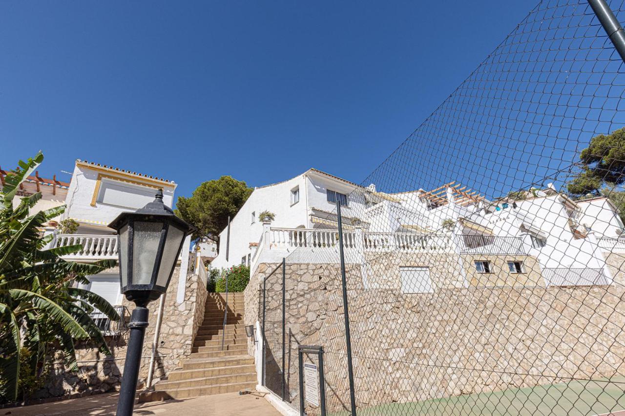 Quaint 2 Bedroom Townhouse With Pool Close To Sea! بينالماذينا المظهر الخارجي الصورة